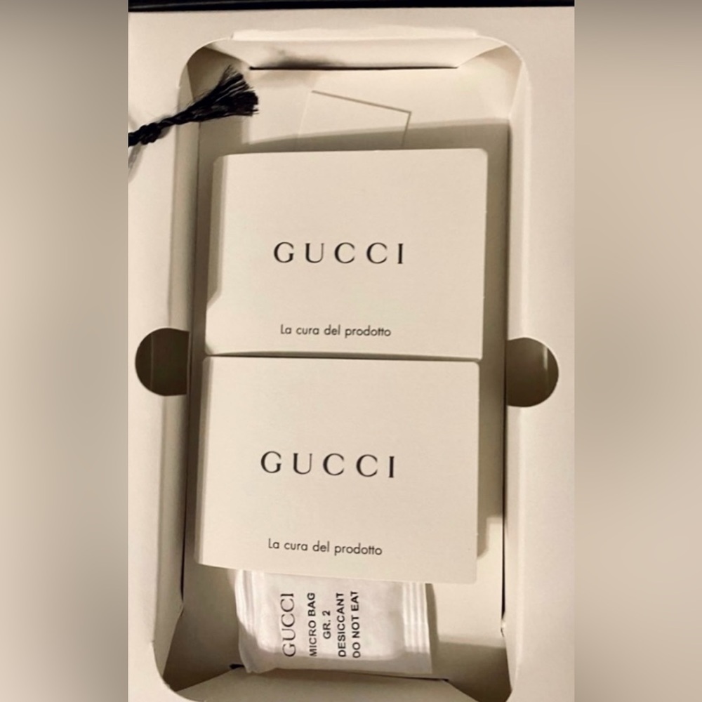 GUCCI || GG Limited Edition Strawberry Supreme iPhone X/XS Case ⭐️NIB⭐️ - Picture 7 of 8